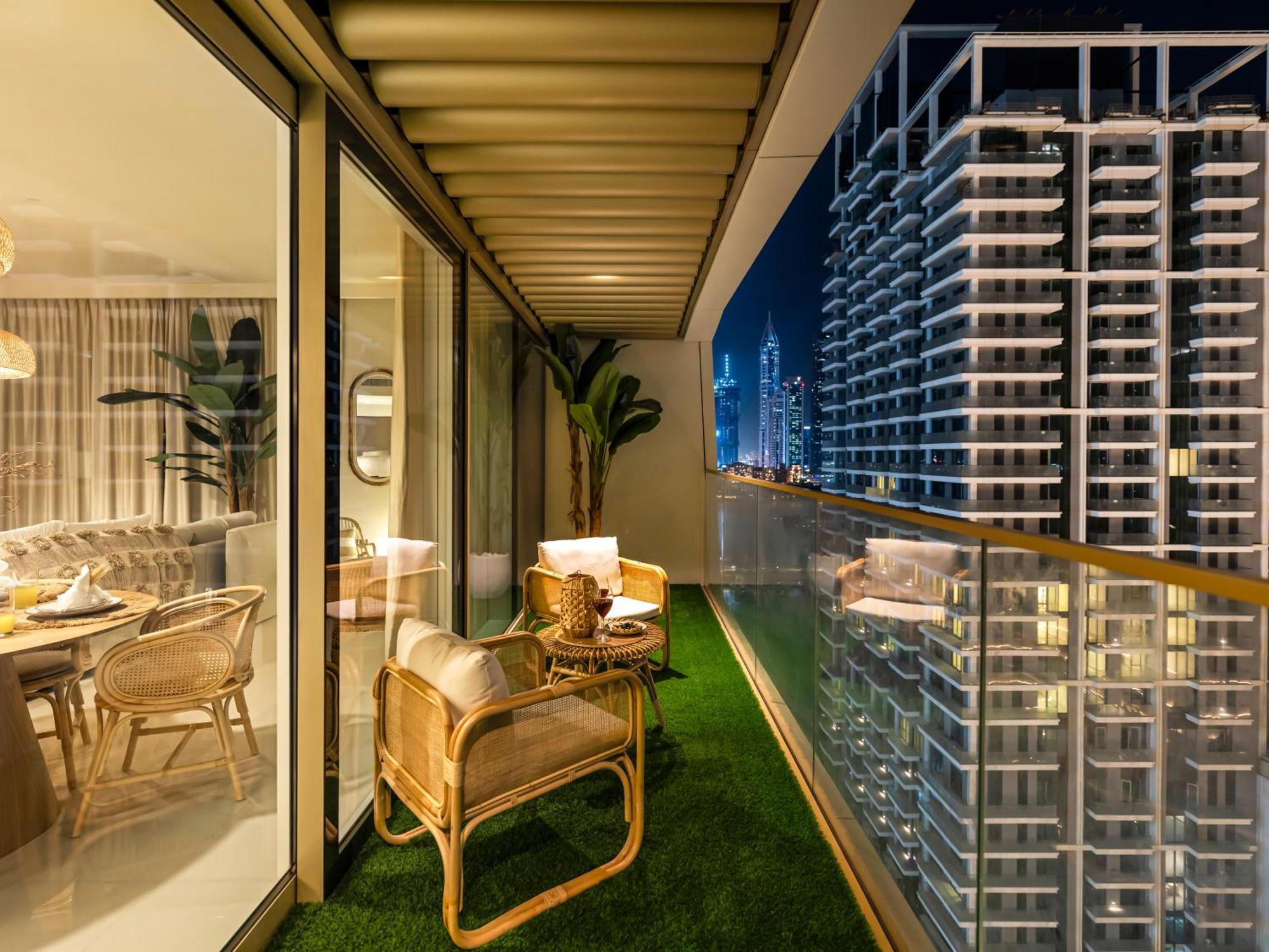 Luxury Spacious 2 Bedroom Private And Views Apartment *