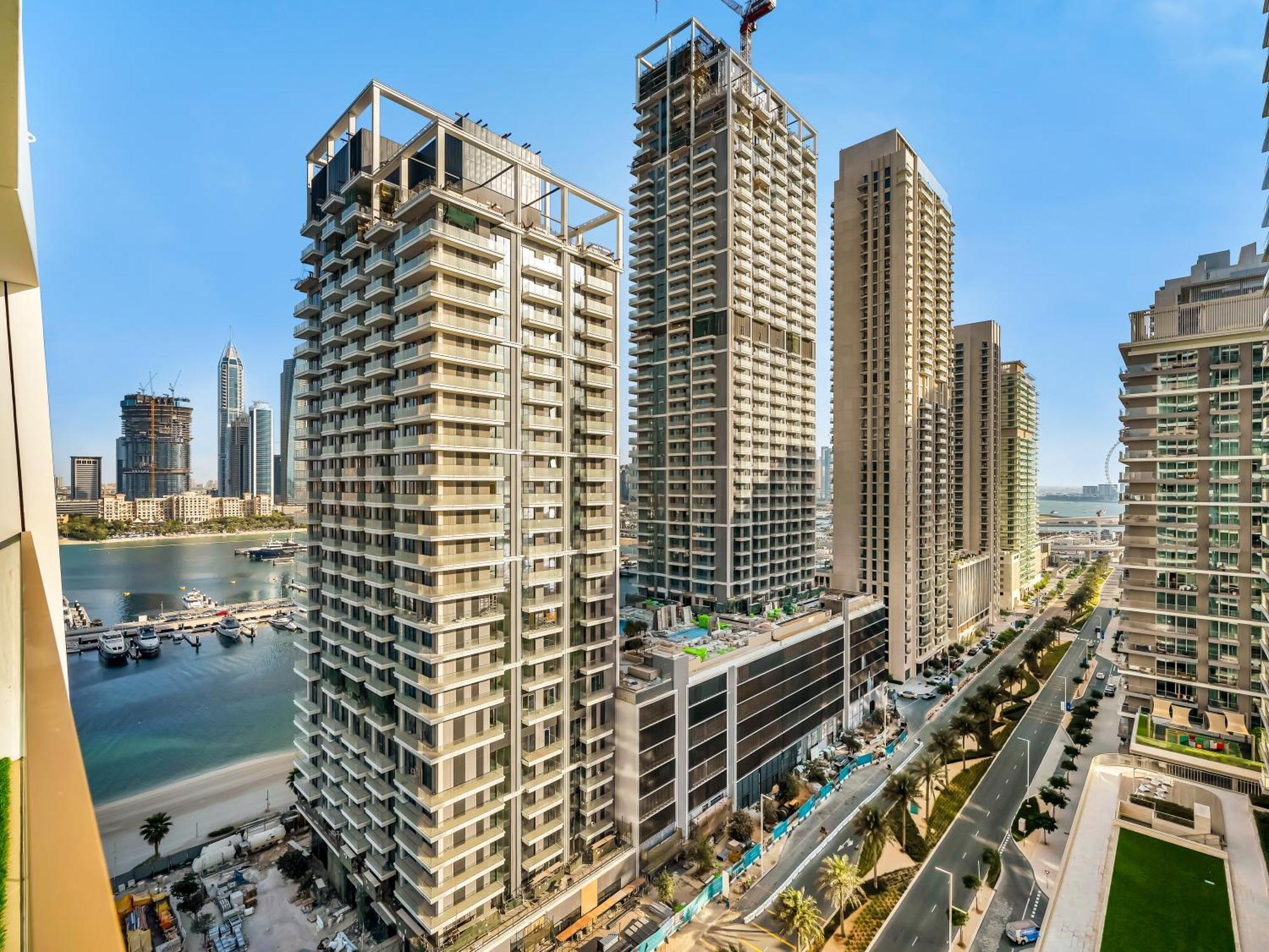 Luxury Spacious 2 Bedroom Private And Views * Dubai