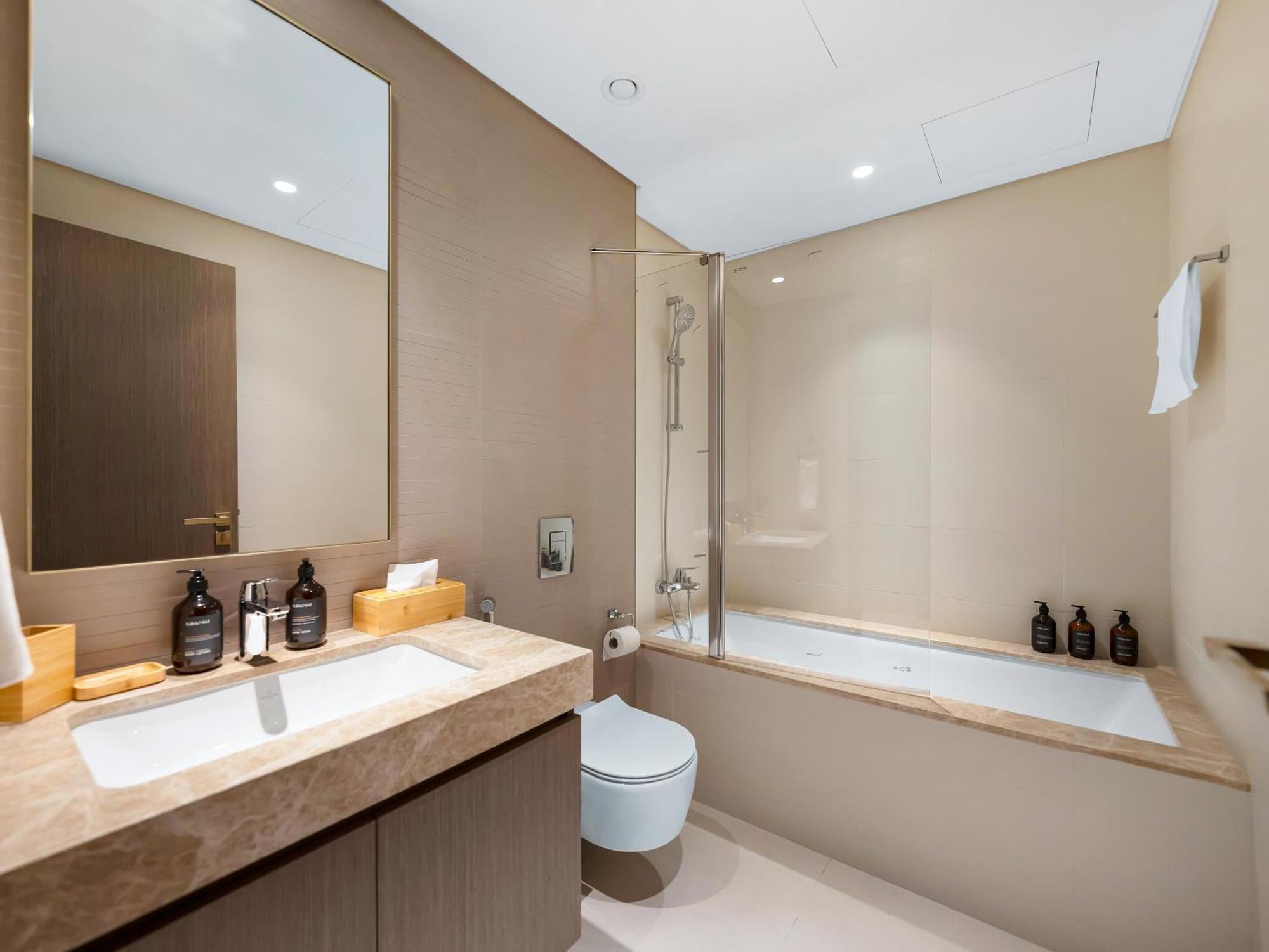 Luxury Spacious 2 Bedroom Private And Views Dubai